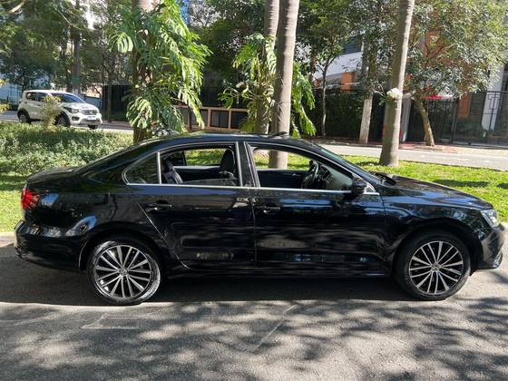 VOLKSWAGEN JETTA 2.0 TSI HIGHLINE 211CV GASOLINA 4P TIPTRONIC VOLKSWAGEN JETTA 2.0 TSI HIGHLINE 211CV GASOLINA 4P TIPTRONIC